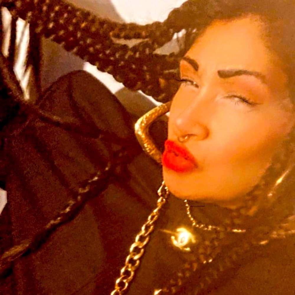 Meet your Posher, Raquel